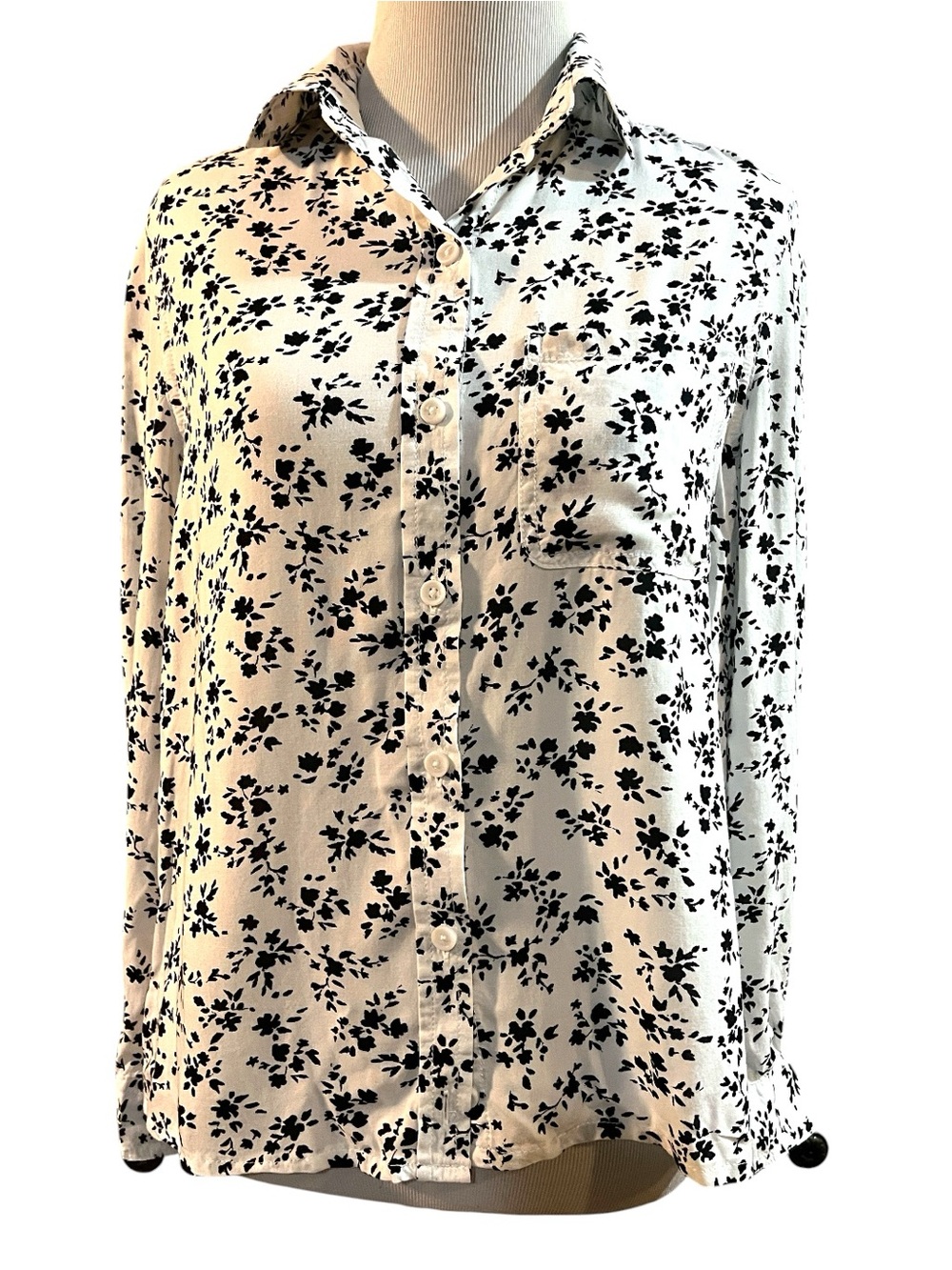 BEACHLUNCHLOUNGE LONG SLEEVE FLORAL PRINT BUTTON DOWN SHIRT WHITE BLACK SIZE XS